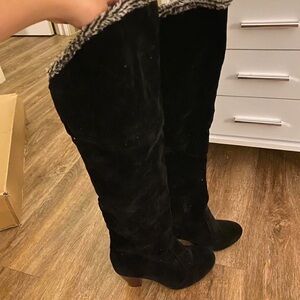 Black Over-the-Knee Boots with fur trim